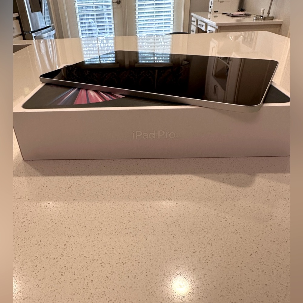 Apple 11 in iPad Pro 3rd generation Wifi 256GB